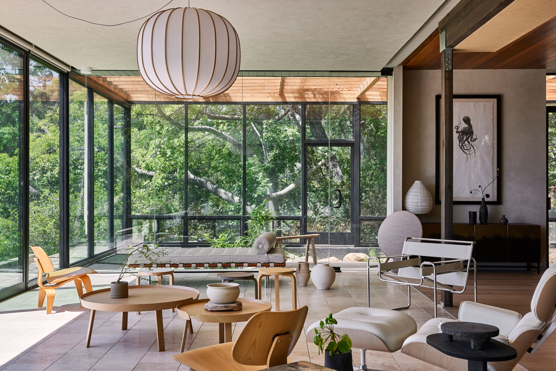 Glass Ridge House – Modern Architecture, Minimalist Design & Nature Integration