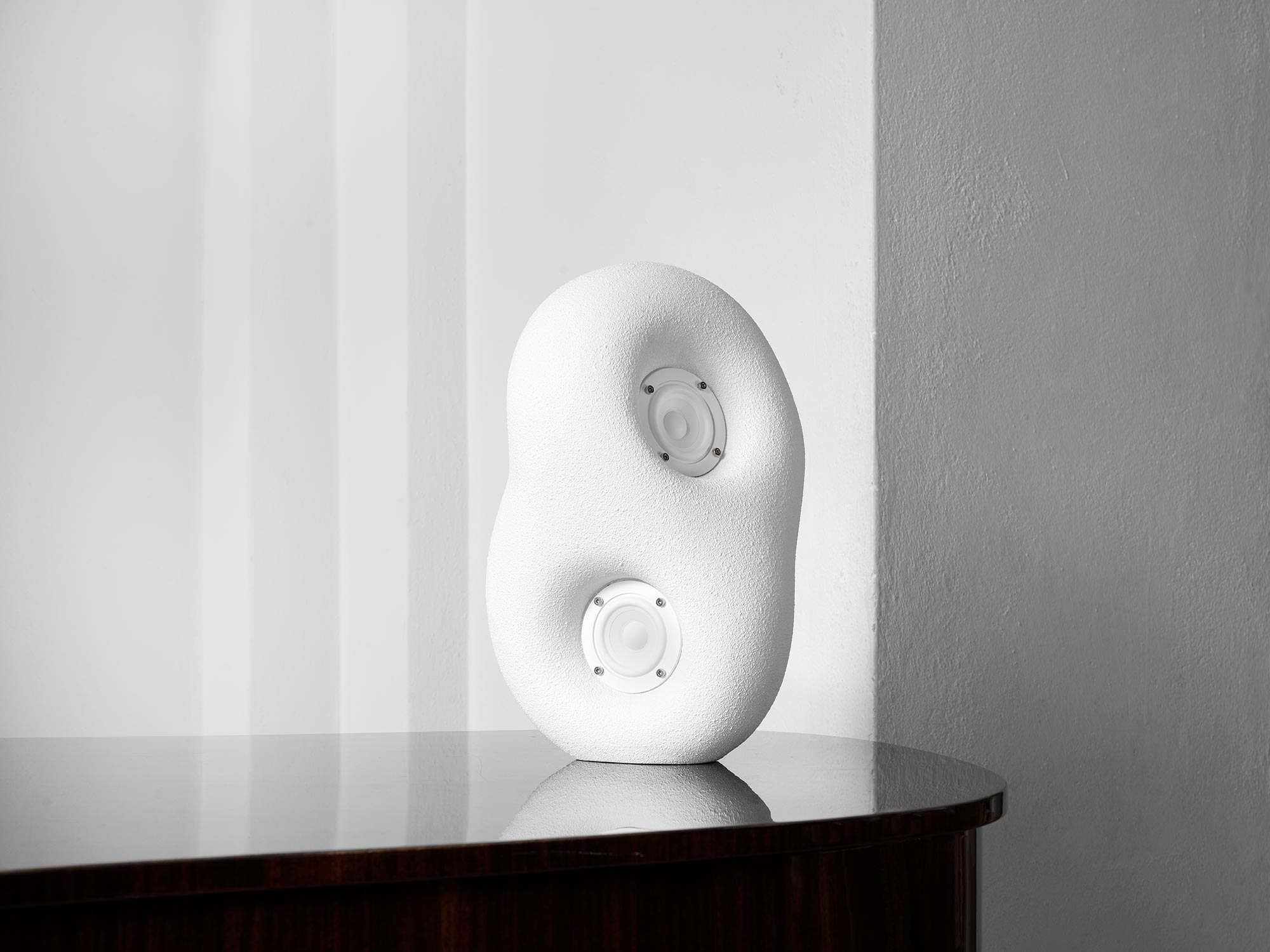 Transparent Acoustic Sculpture: Redefining Sound and Art in Modern Interiors