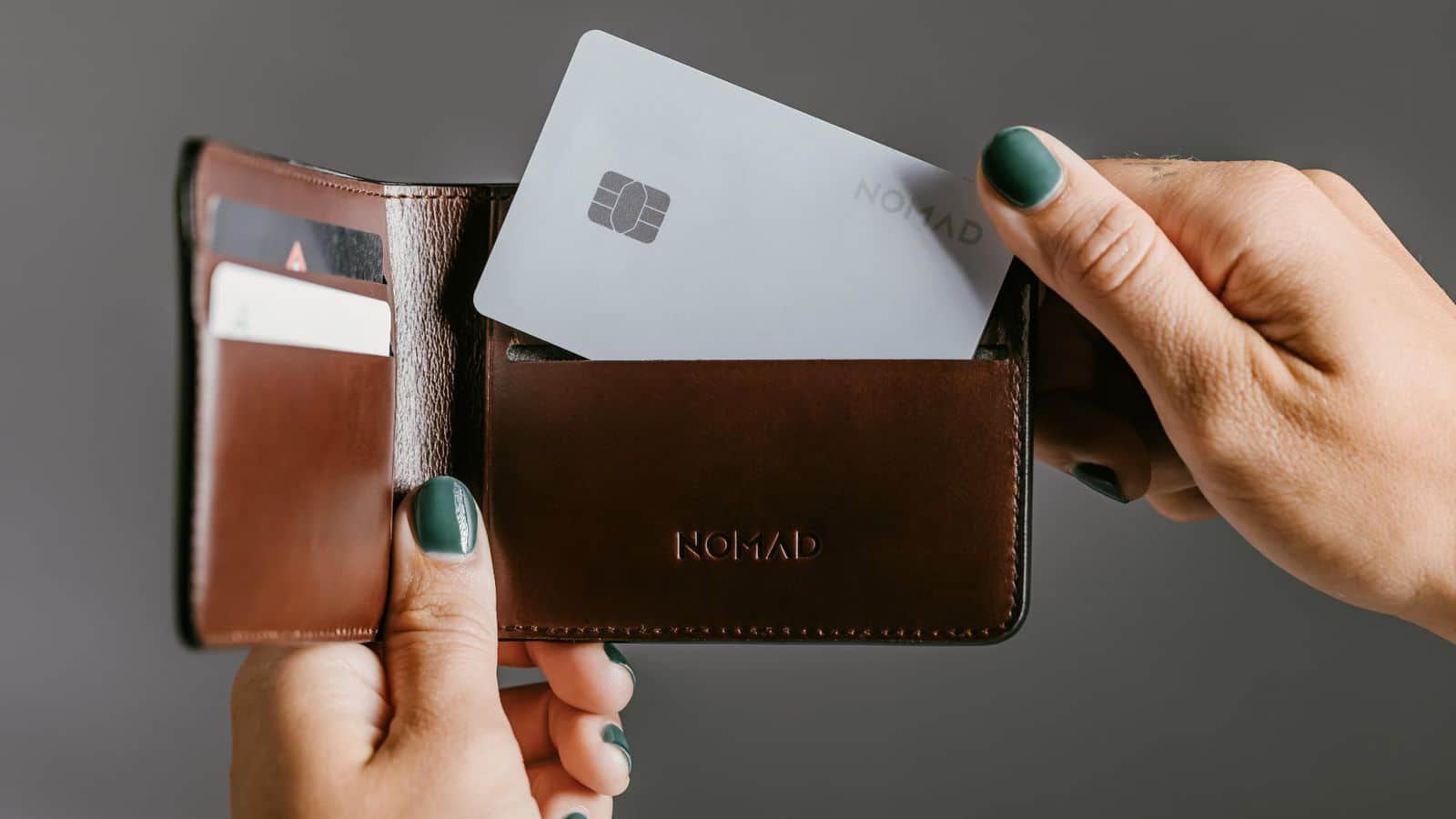 Nomad Tracking Card Pro – The Ultimate Smart Tracker for Your Wallet