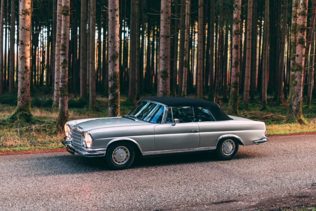 mercedes-benz-280-se-3-5-cabriolet-front-view-silver-1971