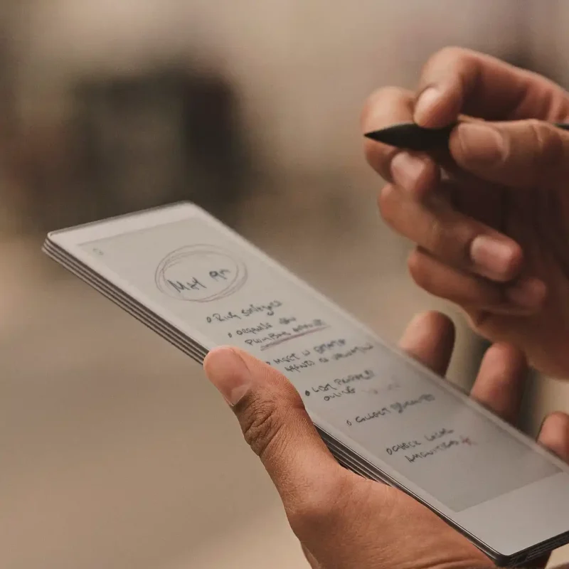 remarkable-paper-pro-move